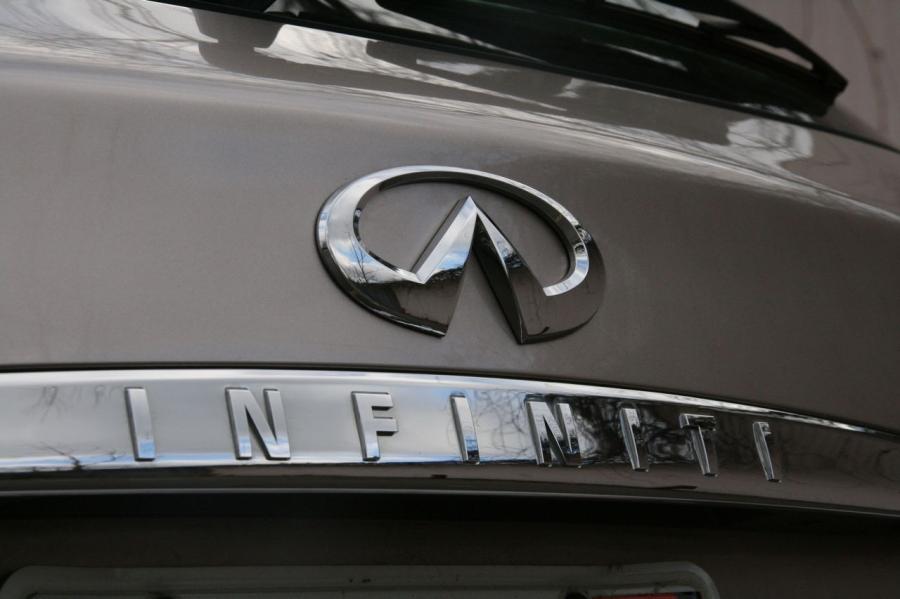  Infiniti EX35 2008 года  (фото 22 из 48)